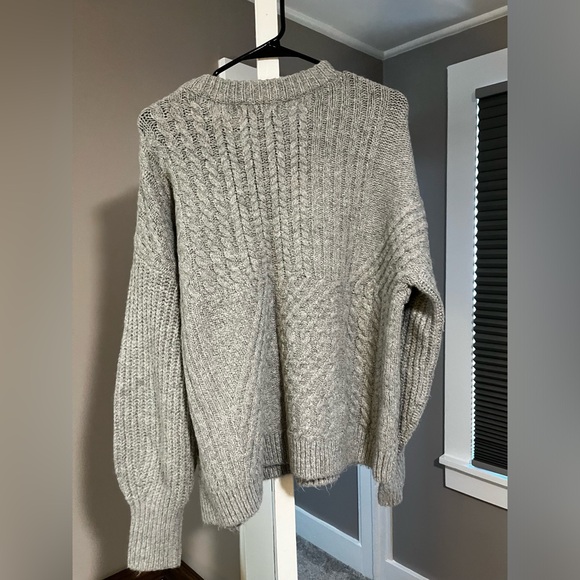 Old navy boxy cut cable knit sweater - Picture 2 of 3